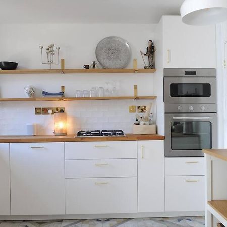 Light Filled Mid- Century 3 Bed Cottage In Dulwich Лондон Екстериор снимка