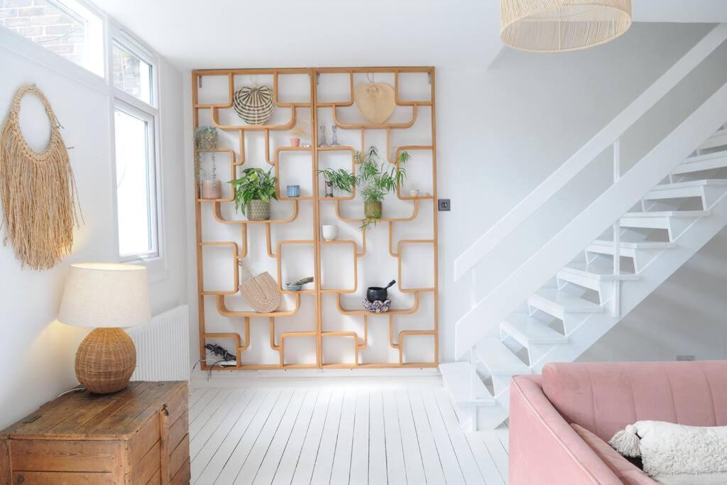Light Filled Mid- Century 3 Bed Cottage In Dulwich Лондон Екстериор снимка